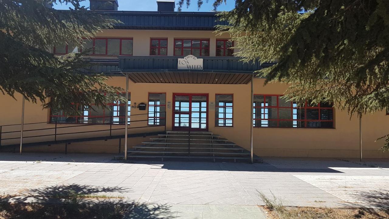 Los Valles Junto Al Telesilla Reformado 2022 Mobiliario Actualizado Sierra Nevada Exterior photo